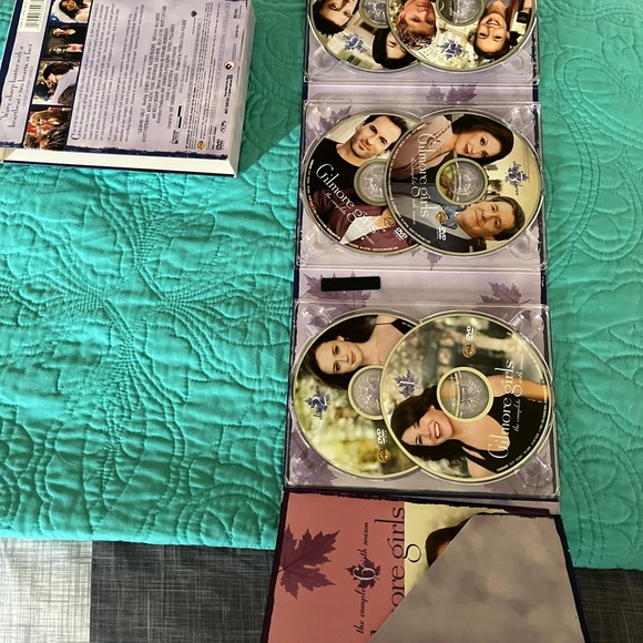 Gilmore girls dvd set -6th season excellent condition - Picture 3 of 3